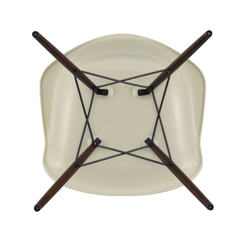 Cadeira de Braços em Plástico Eames DAW / Base Ácer Escuro